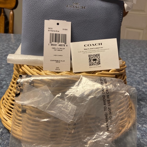 Coach silver/marble wristlet - Picture 6 of 7